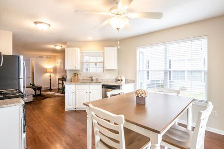 Spacious Dining Room | Amherst ApartmentAutumn Chase Apartments | Autumn Creek Apartments