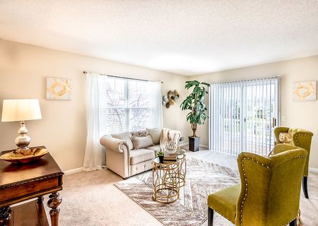 Spacious Living Room | Apartments in East Amherst, NY | Autumn Creek Apartments