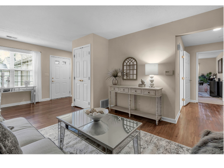 Spacious Living Area | Williamsville New York Apartments | StoneGate Apartment Homes
