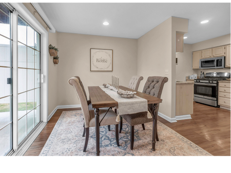 Dining Area at Williamsville NY Apartment Homes | StoneGate Apartment Homes