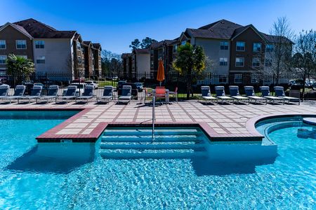 Resort-style pool close to downtown Ruston