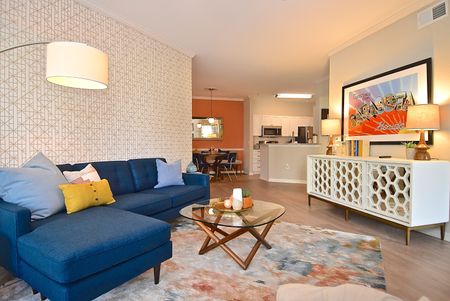 Sarasota Apartments Living Room - Saratoga Place