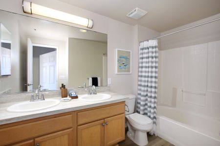 Oxnard Apartment Bathroom - Serenade at Riverpark