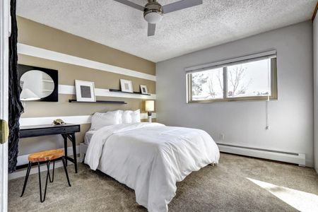 Golden Apartment Bedroom - The Summit at Red Rocks