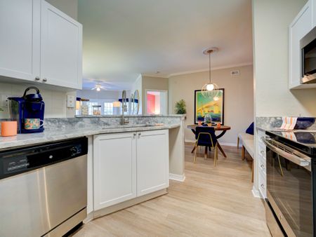 Sarasota Apartments Kitchen - Saratoga Place
