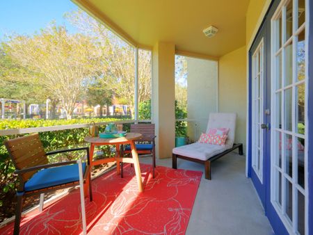 Sarasota Apartments Patio Area - Saratoga Place