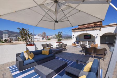 Rooftop Deck!
