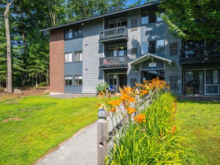 Beautiful Landscaping | 3 Bedroom Apartments for Rent Nashua NH | Hilltop by Princeton Apartments.