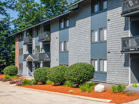 Beautiful Landscaping | 3 Bedroom Apartments for Rent Nashua NH | Hilltop by Princeton Apartments.