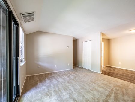 Elegant Living room | 3 Bedroom Apartments Nashua NH | Hilltop by Princeton Apartments