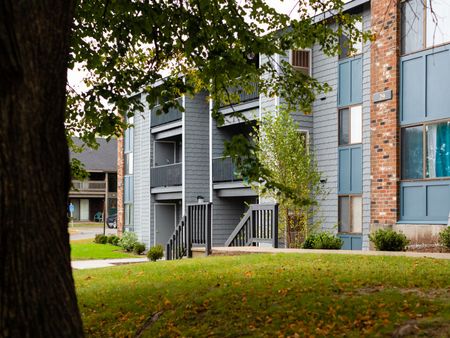 Expansive Grounds | Apartments Near Haverhill Ma | Princeton Bradford Apartments