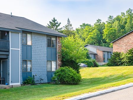 Beautifully Landscaped Grounds | Apartments For Rent In Haverhill Ma | Princeton Bradford Apartments