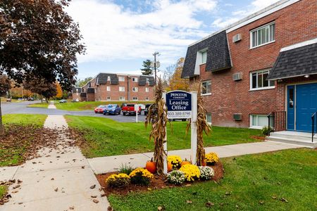 Leasing Office Exterior Entrance | Princeton Commons | Apartments in Claremont, NH