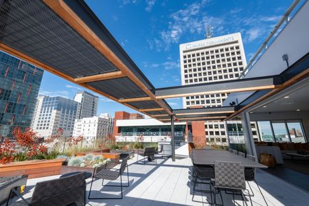 Modera Lake Merritt apartment homes in Oakland sky lounge outdoor dining and seating area