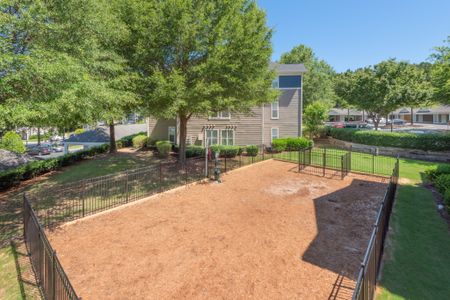 Alister Lake Lynn apartments in Raleigh dog run area at pet friendly community