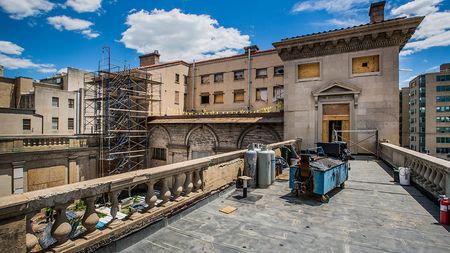 Exterior stone rooftop pathway