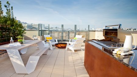 Rooftop terrace in the heart of downtown SF with seating and firepit
