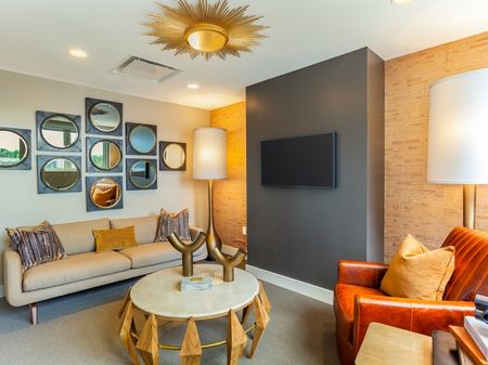 Quiet Rooml | 2501 Beacon Hill | Kansas City, MO Apartments