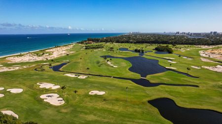 Birds-eye view of Palm Beach Gardens.