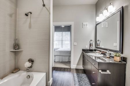 Bathroom | Apartments For Rent In Oak Lawn Dallas | Dallas Texas Apartments | 4110 Fairmount