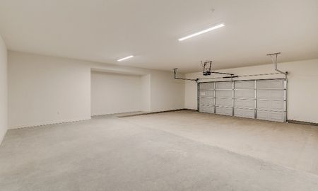 Large and spacious garage connected to an apartment for rent in Grapevine TX.