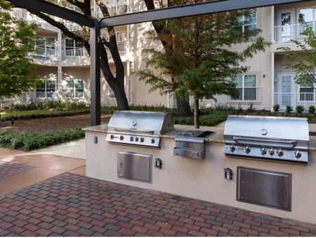 Outdoor Grill | Apartments For Rent In Oak Lawn Dallas | Dallas Texas Apartments | 4110 Fairmount