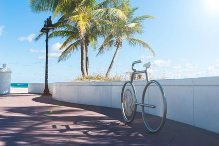 Bike by the ocean near apartments in Fort Lauderdale.
