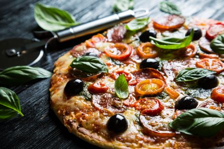 Itilaian pizza and cutter
