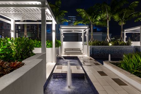 Outdoor lounge and water feature at our apartments in Fort Lauderdale, featuring fountains and outdoor cushioned platforms.