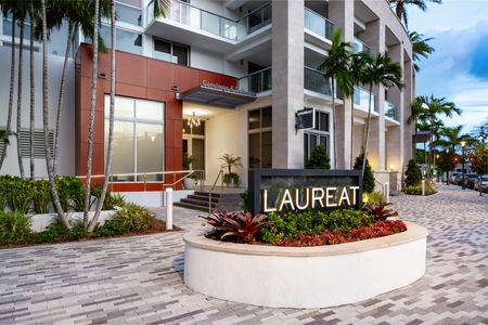 The Laureat Apartments' entrance and sign.