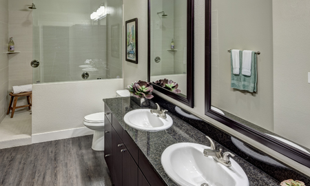 Spacious Bathroom | Apartments For Rent In Oak Lawn Dallas | 4110 Fairmount