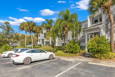 Exterior view of of luxury apartments in Clearwater, FL.