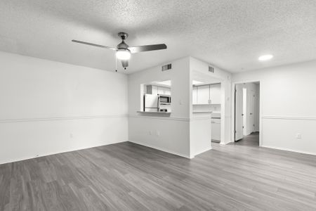 Elegant living room in a dog-friendly apartment in Clearwater, FL.