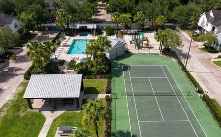 Drone photo of Avana Westchase apartments tennis court.
