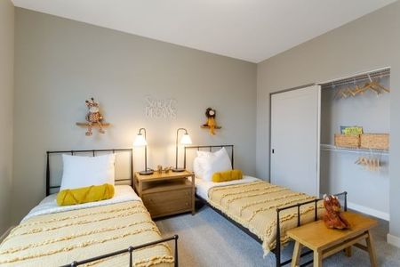 Bedroom Twin Beds Yellow Comforter