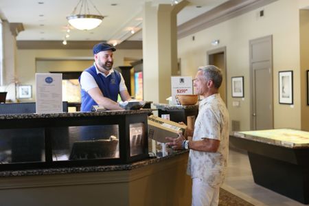 Concierge Service | Luxe at Union Hill | Kansas City, MO Apartments