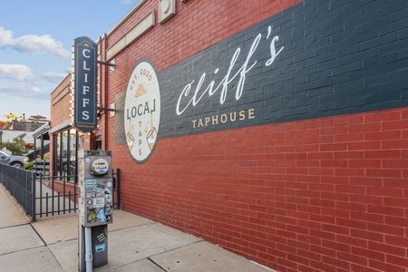 Cliff's Taphouse | Luxe at Union Hill | Kansas City, MO Apartments