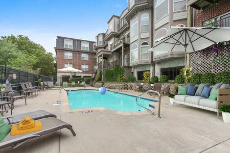 Swimming Pool | Union Hill Place | Kansas City, MO Apartments