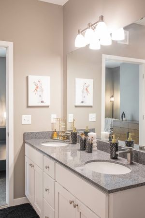 two bedroom and two bathroom garden apartment for rent Cincinnati, Ohio