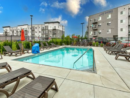 Pool and sun deck Lake Shore | Apartments In Ankeny, Iowa