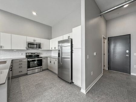 Inviting Kitchen | Level | Des Moines Apartments for Rent