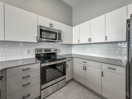 Prep-friendly Kitchen | Level | Apartments in Des Moines