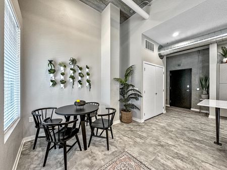 Homey Dining Area | Level | Apartments in Des Moines, Iowa