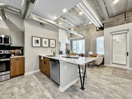 Inviting Dining Area | Level | Des Moines Apartments for Rent - East Village