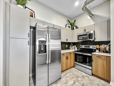 Modern Kitchen | Level | Des Moines Apartments