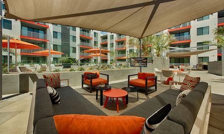 The Tomscot | Outdoor Lounge Area | Old Town Scottsdale Apartments