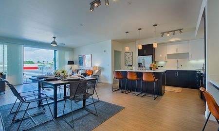The Tomscot | Kitchen and Dining Area | Apartments in Scottsdale, AZ