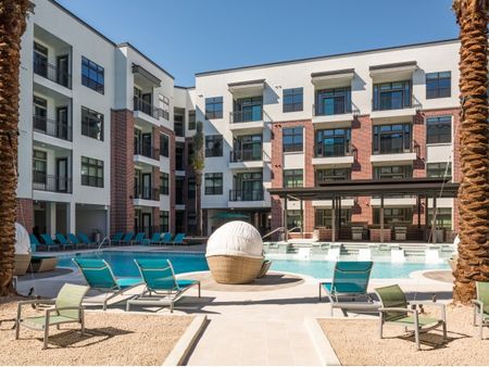 Swimming Pool | Tinsley on the Park | Luxury Apartments Houston