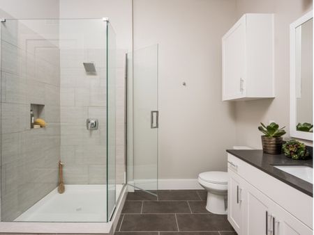 Spacious Bathroom | Tinsley on the Park | Houston Apartments