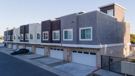 Lofts on 8th | Apartments with Garages